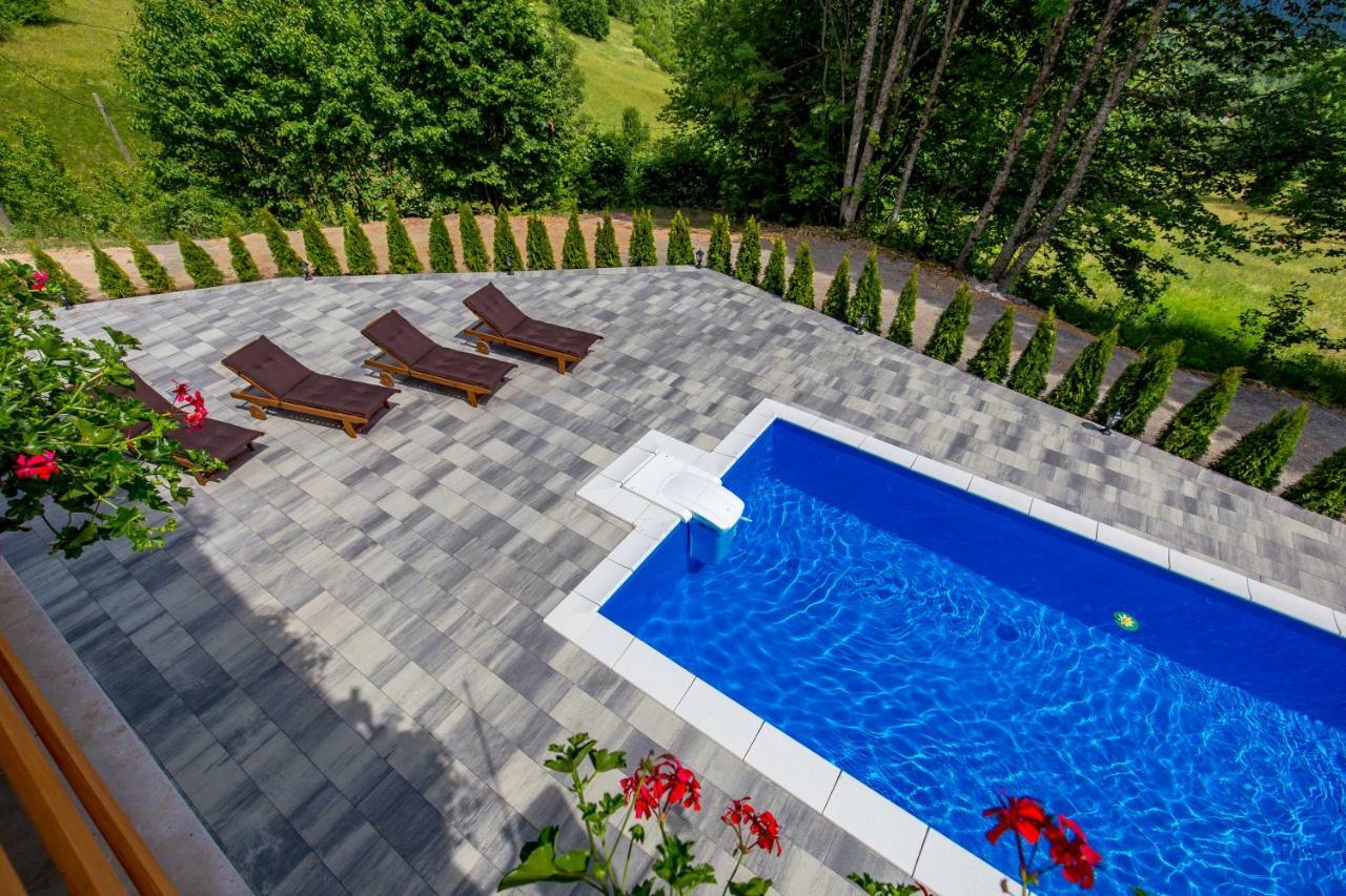 Villa Dino Tin Красно Поле Екстериор снимка