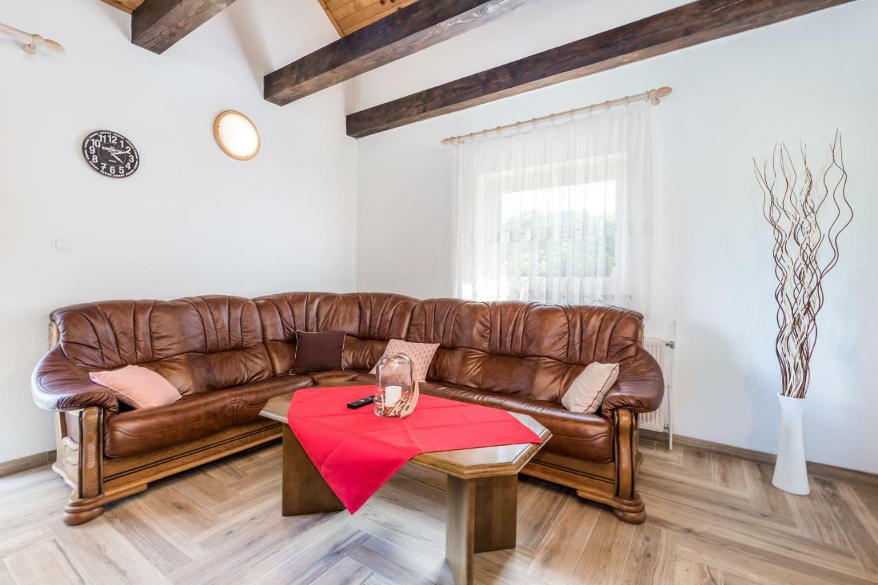 Villa Dino Tin Красно Поле Екстериор снимка