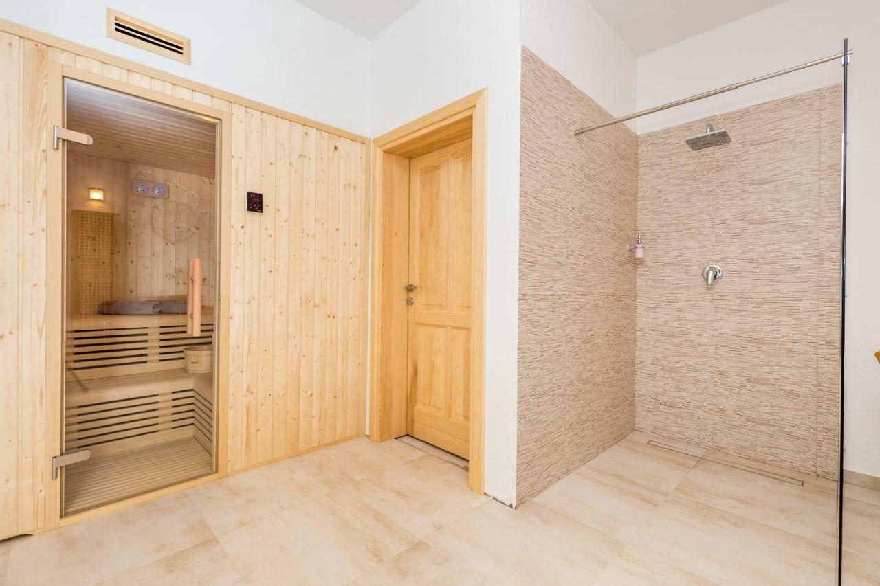 Villa Dino Tin Красно Поле Екстериор снимка
