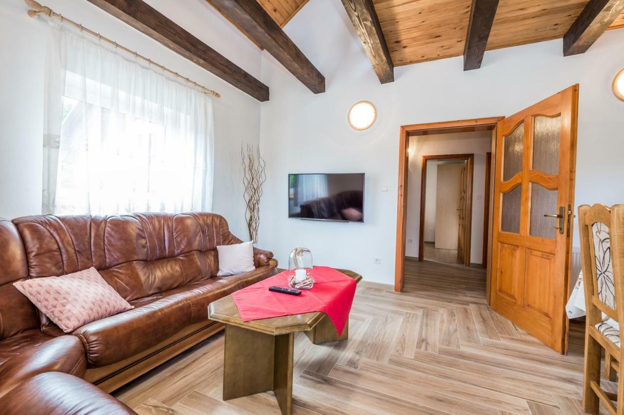 Villa Dino Tin Красно Поле Екстериор снимка