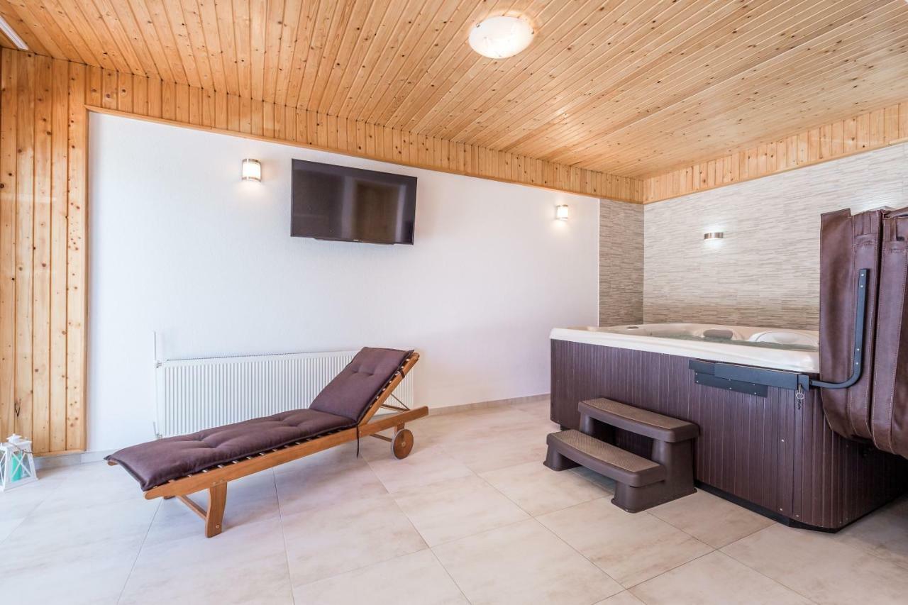 Villa Dino Tin Красно Поле Екстериор снимка